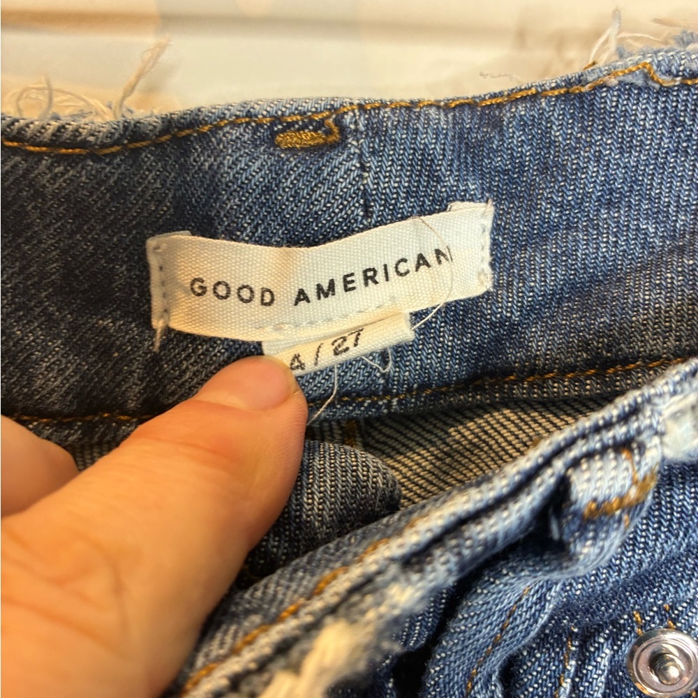 Good American | Straight Raw Hem Jeans - Picture 5 of 6